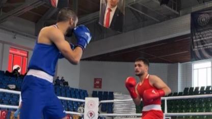 Ağrılı boksör Sezgin Acar Türkiye üçüncüsü oldu