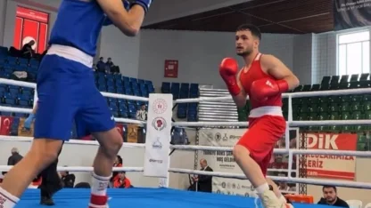 Ağrılı boksör Sezgin Acar Türkiye üçüncüsü oldu