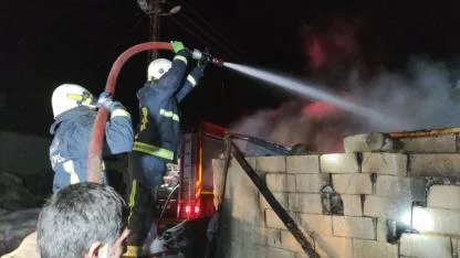 Ahır yangınında facianın eşiğinden dönüldü