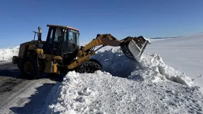 Ardahan-Şavşat yolunda karla mücadele devam ediyor
