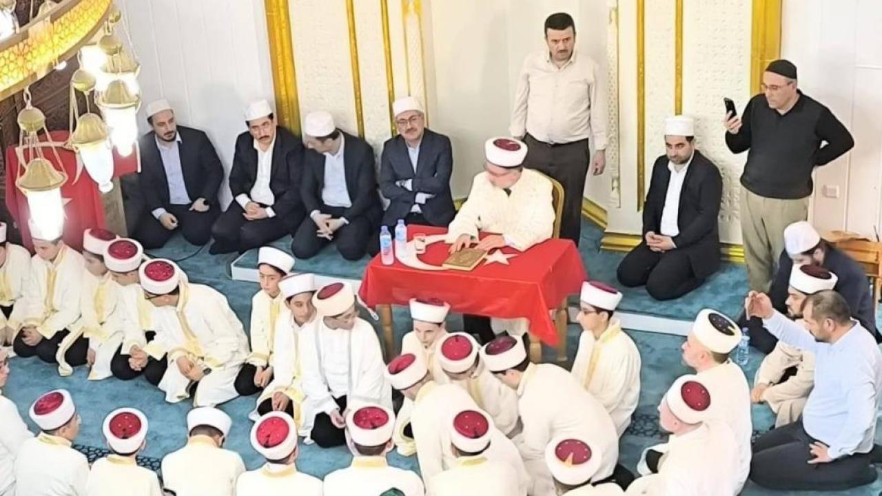 Aşkale’de 25 genç hafız icazetini aldı