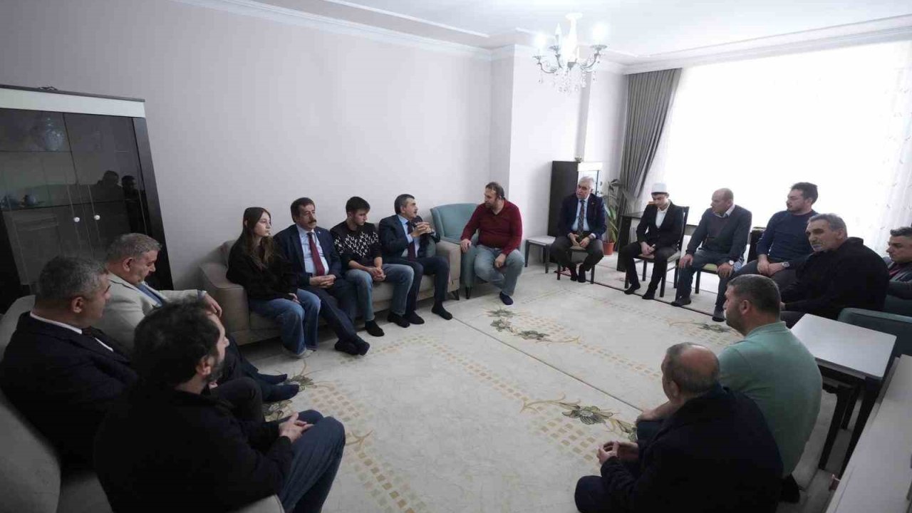 Bakan Tekin’den taziye ziyareti