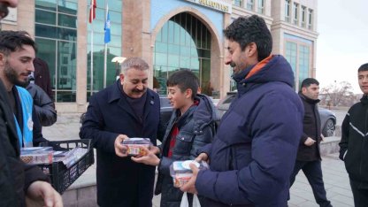 Başkan Sunar, “İftara 5 kala” etkinliğinde vatandaşlarla buluştu