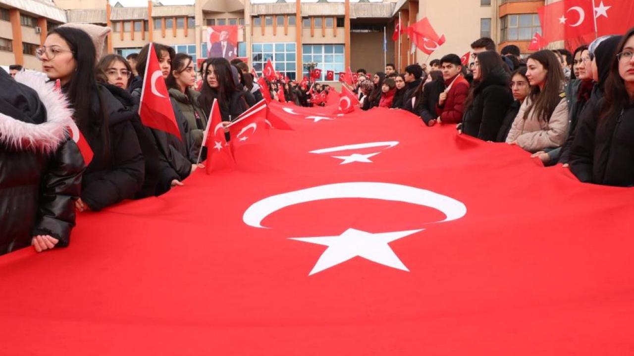 Bayrak yürüyüşüyle kurtuluş coşkusu