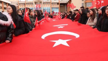 Bayrak yürüyüşüyle kurtuluş coşkusu