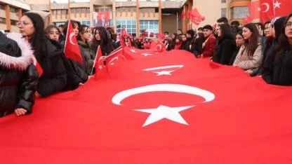 Bayrak yürüyüşüyle kurtuluş coşkusu