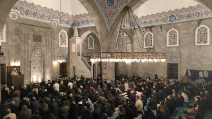 Beraat Kandili’nde camiler doldu taştı