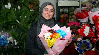 Çiçekçilerin "Sevgililer Günü" mesaisi sürüyor