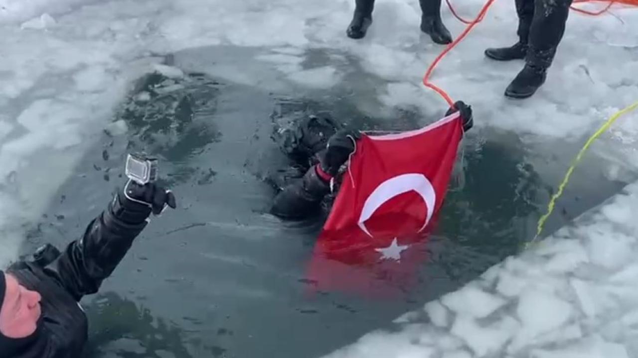 Çıldır Gölü’nde 6 Şubat depremi anısına dalış yaptılar