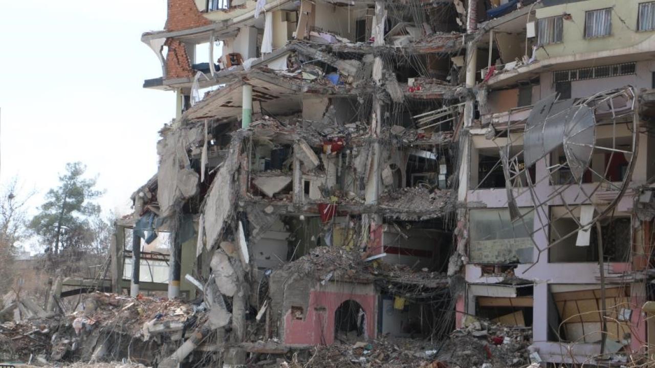 Deprem gerçeği yıkımlarda ortaya çıktı