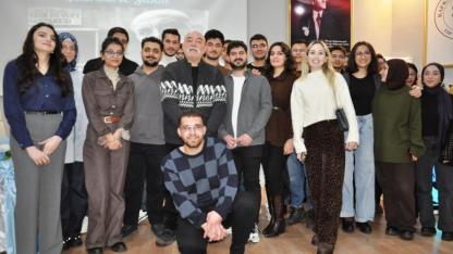 Dr. Ercan Kesat, Kars’ta geleceğin doktorlarına öğütler verdi