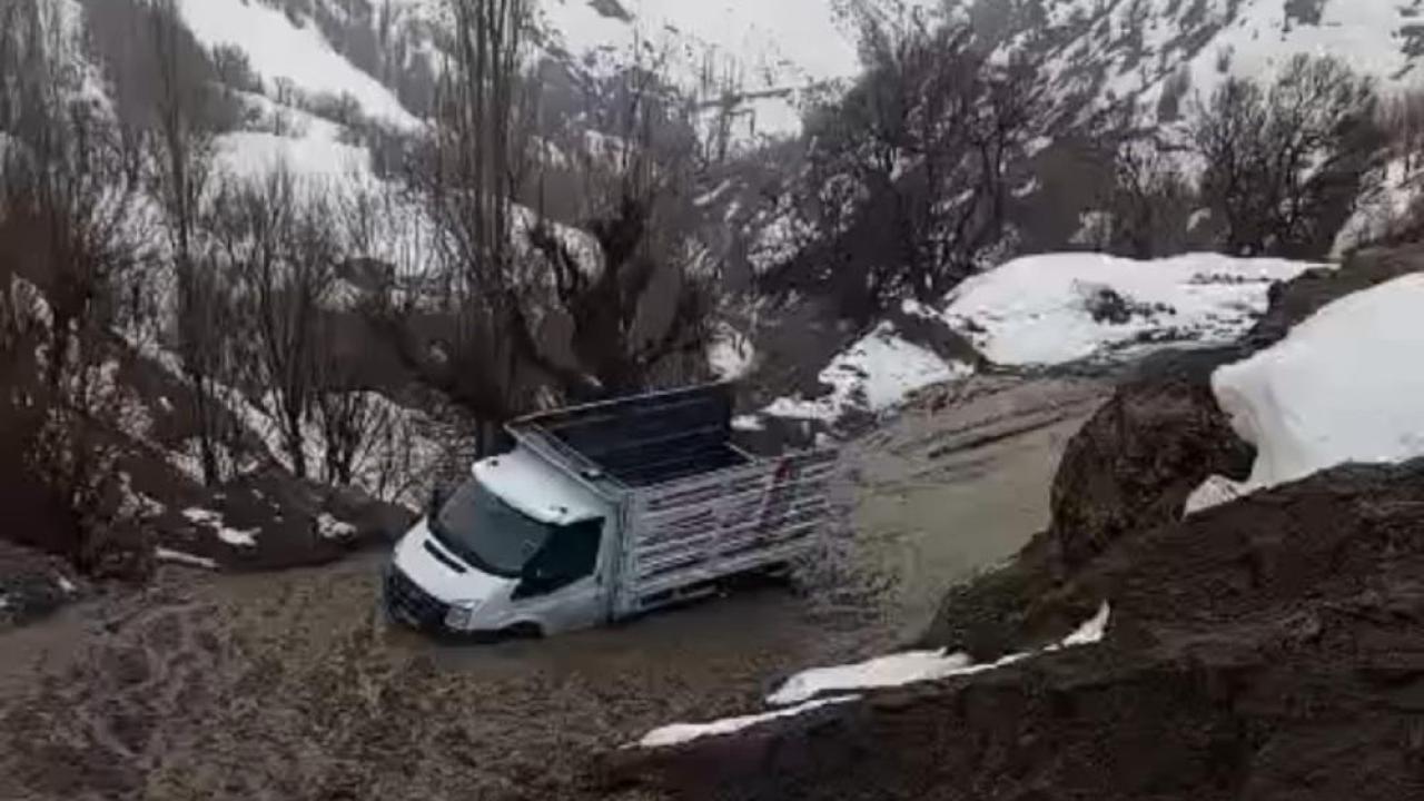 Eriyen karlar heyelana neden oldu