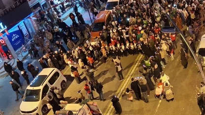 Erzurum’da Ramazan’a fener alaylı karşılama