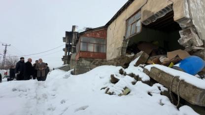 Evi çöken yaşlı kadına devlet eli