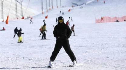 Güneşli havada Palandöken Kayak Merkezi doldu taştı