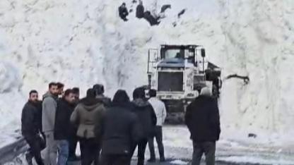 Hakkâri-Van ve Şırnak yolunda çığ alarmı