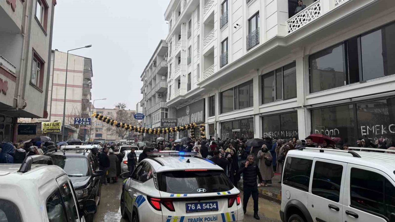 Iğdır’da AVM açılışı izdiham endişesiyle iptal edildi