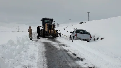 Iğdır’da kapalı 5 köy yolunda çalışmalar devam ediyor