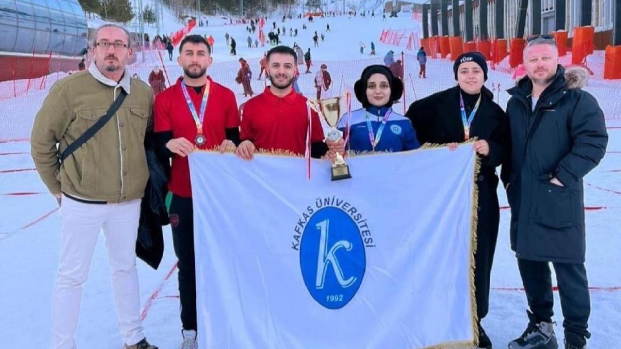 Kafkas Üniversitesi’nden ÜNİLİG Kar Boccesi Türkiye Şampiyonası’nda çifte başarı