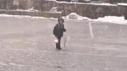 Kar altında İstiklâl Marşı’nı coşkuyla okudu