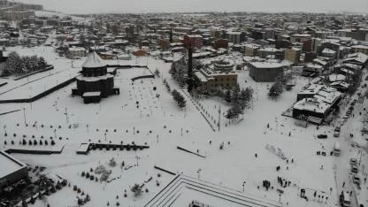 Kars beyaza hapsoldu: Yarım asırlık kar rekoru kırıldı