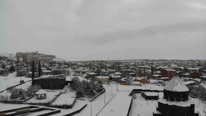 Kars beyaza hapsoldu: Yarım asırlık kar rekoru kırıldı