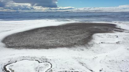 Kars Kuyucuk Gölü’ne kar bereketi