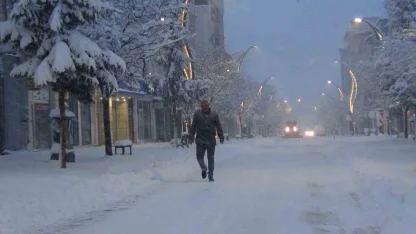 Kars’ta eğitime kar engeli: 40 santimetre kar yağdı!