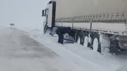 Kars’ta kar, kazaları beraberinde getirdi