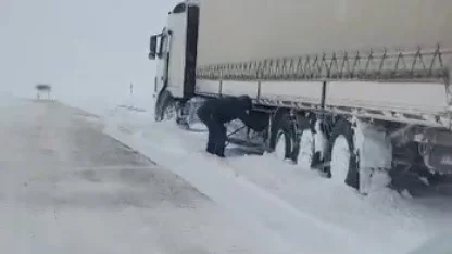 Kars’ta kar, kazaları beraberinde getirdi