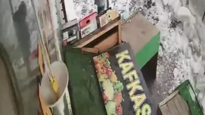 Kars’ta kar kütlesinden şans eseri kurtuldu