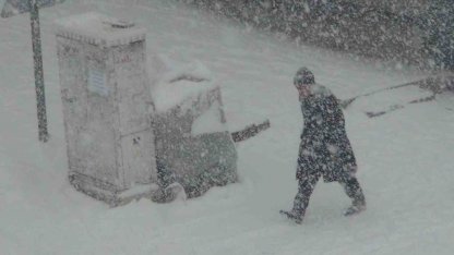 Yoğun kar yağışı Kars’ta günlük hayatı etkiledi