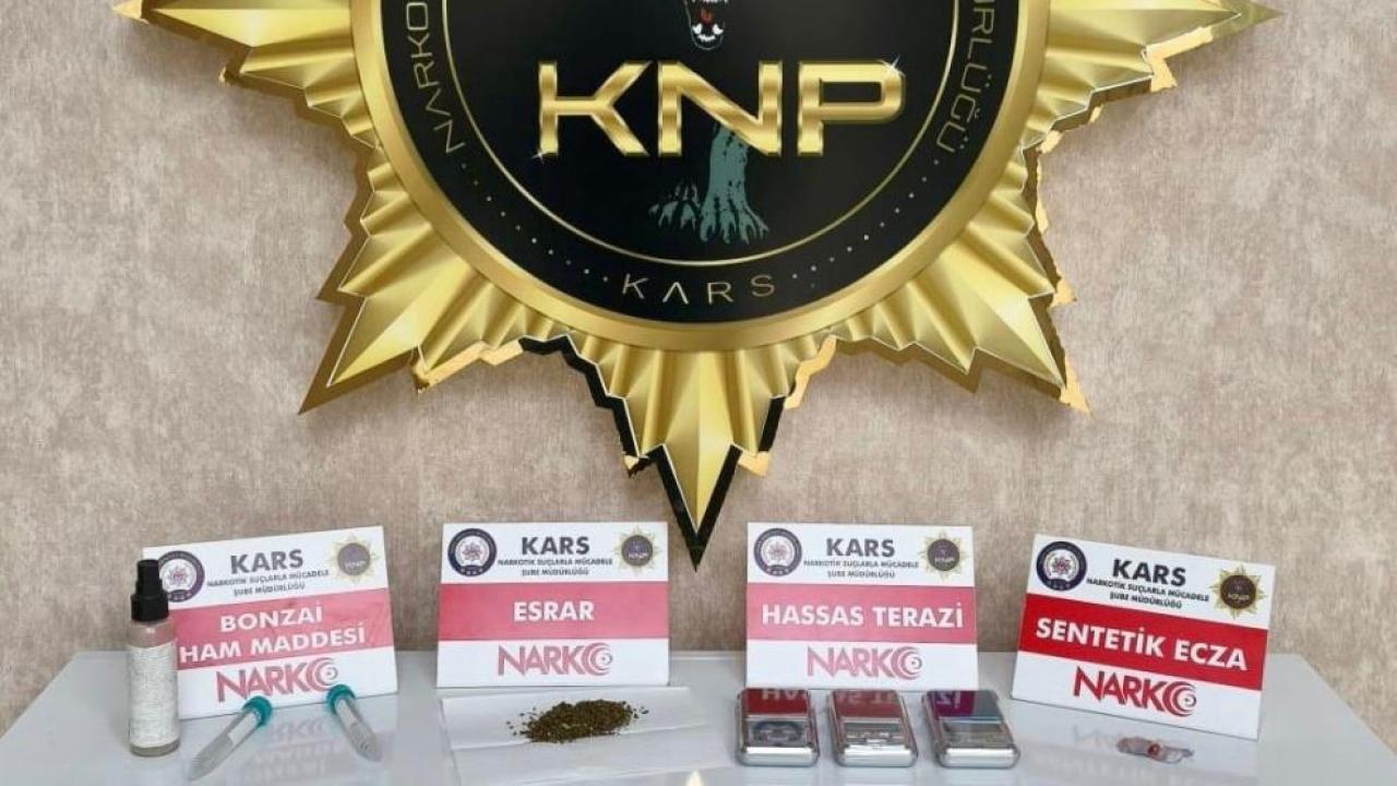 Kars’ta uyuşturucu tacirlerine darbe