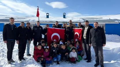 Kaymakam Tutal, öğrencilere Türk bayrağının anlamını anlattı