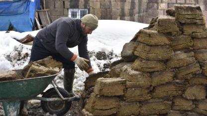 Köylerde imeceyle yakacak mesaisi