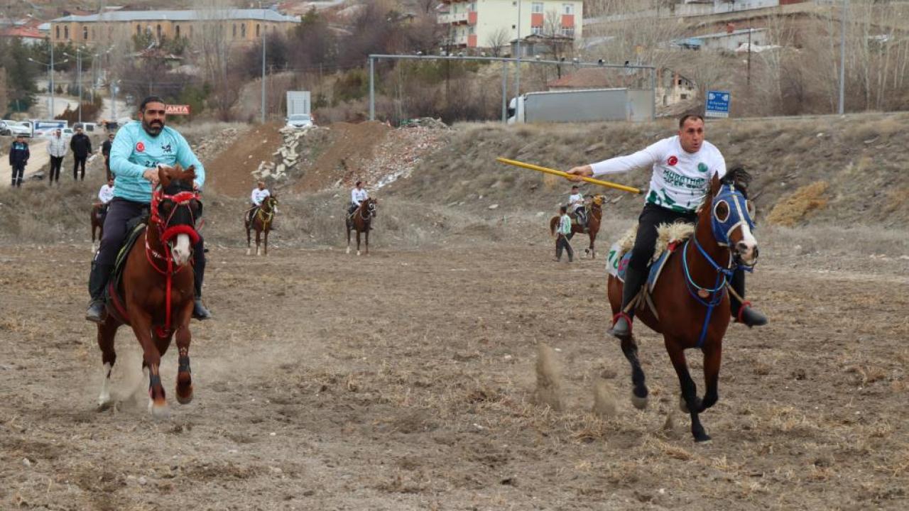 Kurtuluş coşkusu ata sporuyla yaşandı