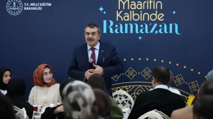 Milli Eğitim Bakanı Tekin, Erzurum’da şehit aileleri ve gazilerle buluştu, ilk iftarını öğrencilerle açtı