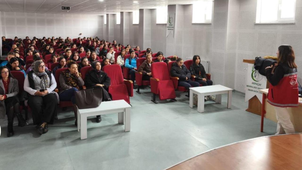 Öğrencilere erken yaşta ve zorla evlilik ile aile içi şiddet eğitimi