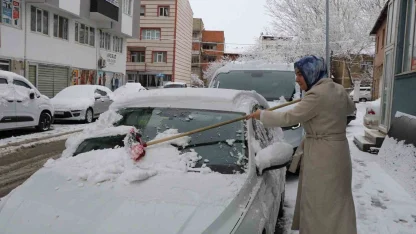 Oltu’da kar yağışı  etkili oldu