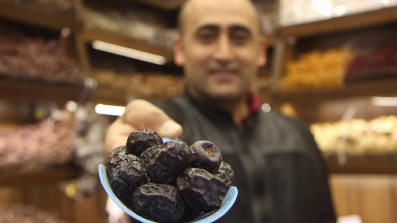 Parlak ve yapışkan hurmalara dikkat!