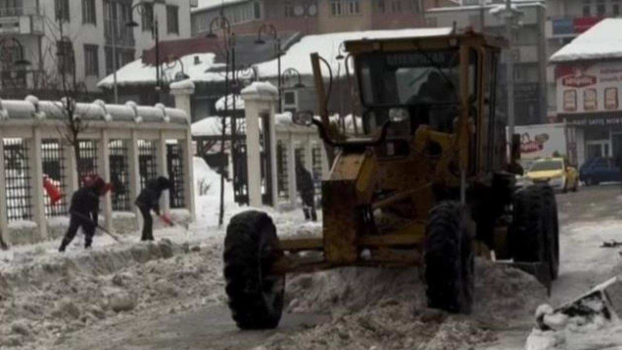 Patnos’ta kar temizleme çalışması aralıksız sürdürülüyor