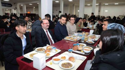 Atatürk Üniversitesi’nde Ramazan sofrası öğrencilerle kuruldu