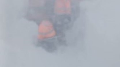 Sahara Geçidi’nde Kara Yolları ekibinin üzerine çığ düştü