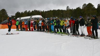 Sarıkamış’ta özel sporcular için kayak antrenörlüğü kursu başladı