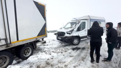 Sarıkamış'ta zincirleme trafik kazası