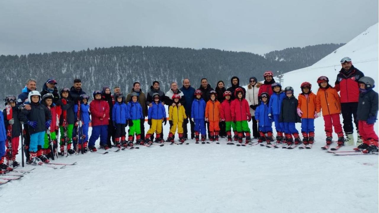 Şehit ve gazi yakını çocuklar Sarıkamış’ta kayak keyfi yaşadı