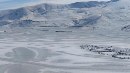 Sibirya soğukları dev barajları dondurdu