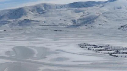 Sibirya soğukları dev barajları dondurdu