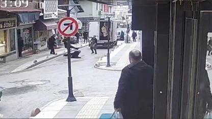 Silahlı kavga güvenlik kamerasına yansıdı