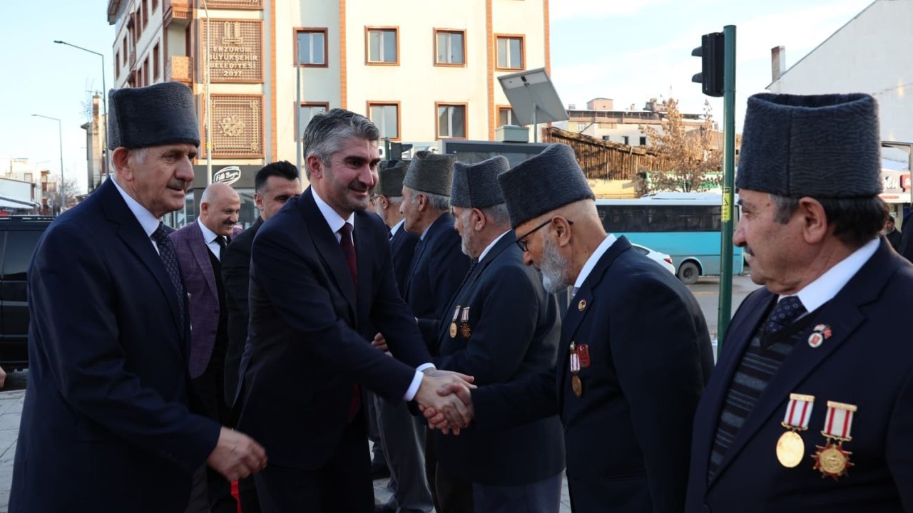 Tarıkdaroğlu şehit yakınları ve gazilerle bir araya geldi